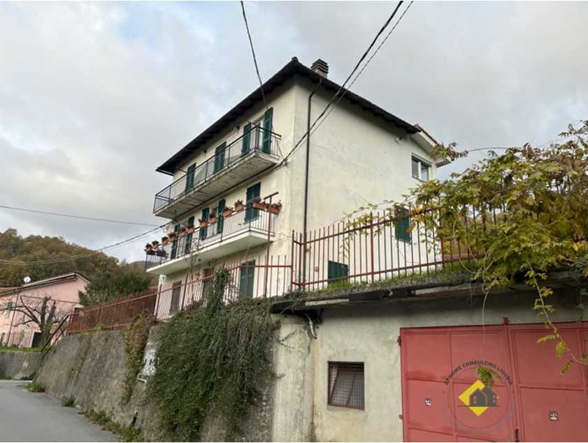 Appartamento via Ponte di Savignone, Savignone