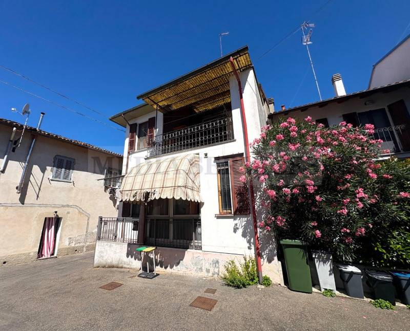 Casa indipendente Sannazzaro Dè Burgondi, Sannazzaro de' Burgondi