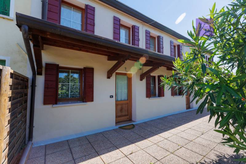 Casa Bi - Trifamiliare Casona, Pernumia