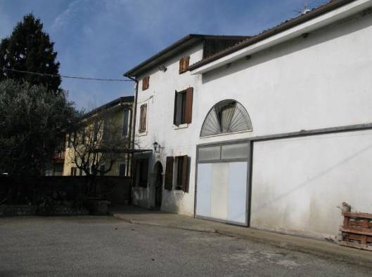 Casa indipendente Illasi, Illasi