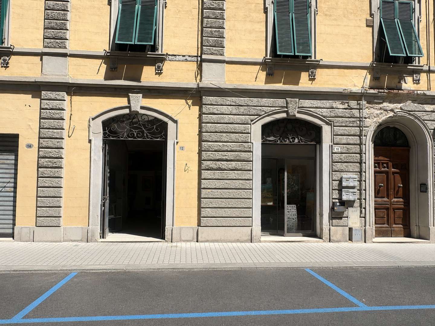 Locale commerciale Via Dante Alighieri,  10, Pontedera