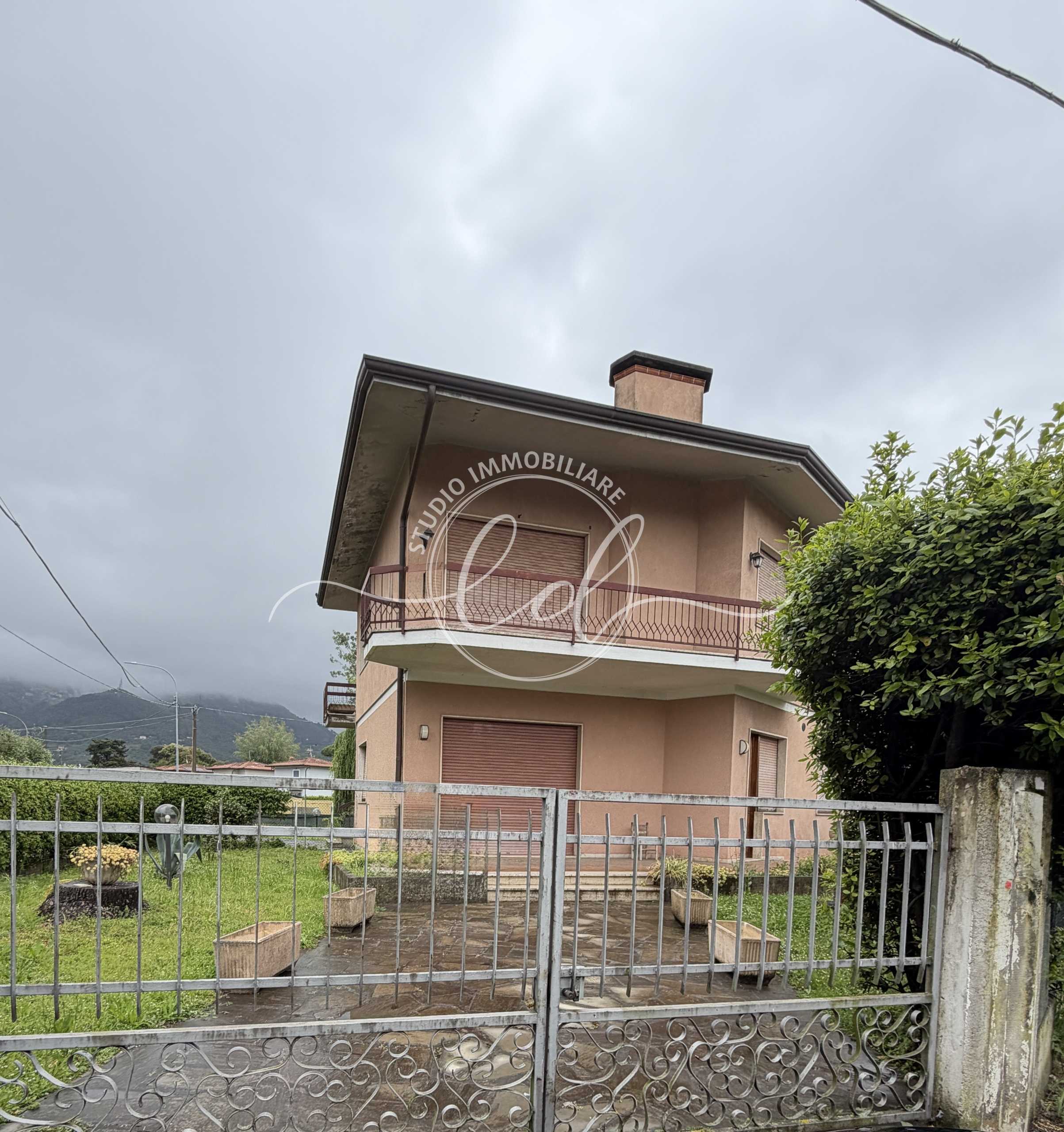 Casa indipendente Viale Apua, Pietrasanta