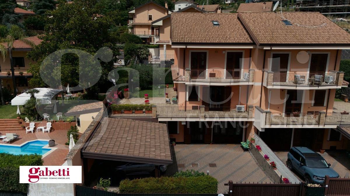 Villa, Trecastagni