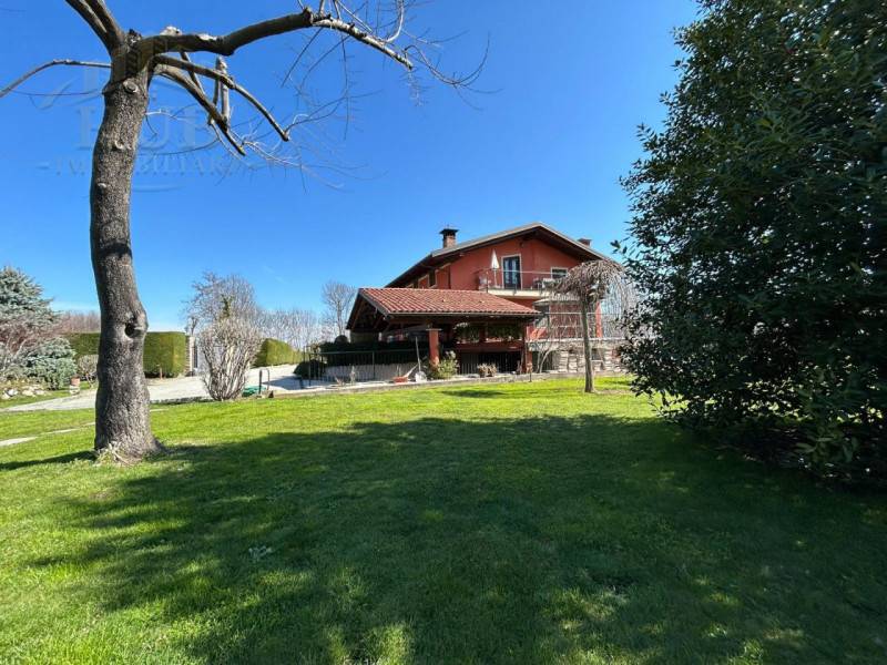 Villa, Borgo San Dalmazzo