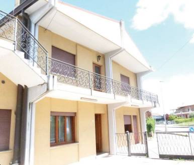 Casa indipendente, Paese