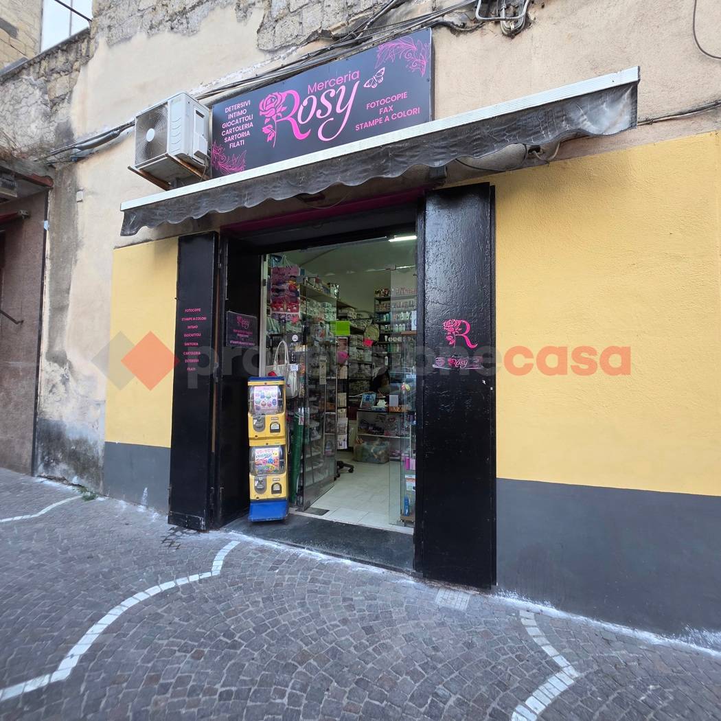 Attività  commerciale, Napoli