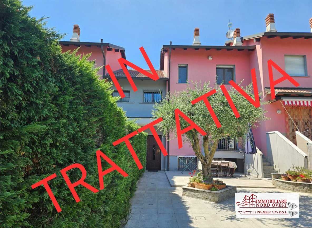 Villetta a schiera Via Tobagi, Bernate Ticino