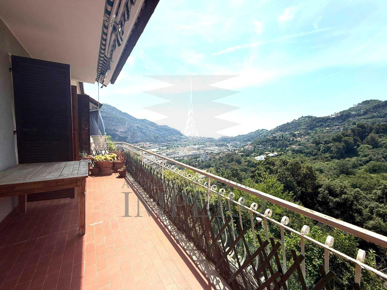 Appartamento Via Garian, Ventimiglia