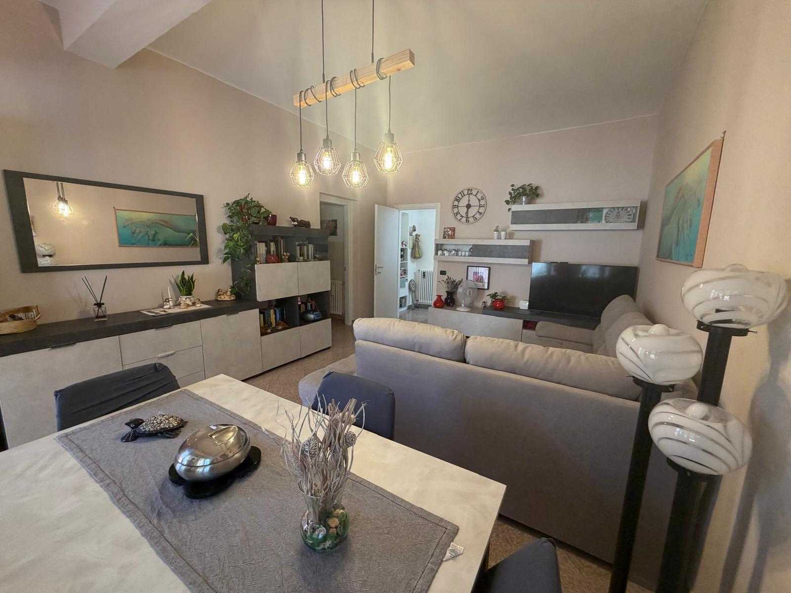 Porzione di casa Via Serravalle, Luni