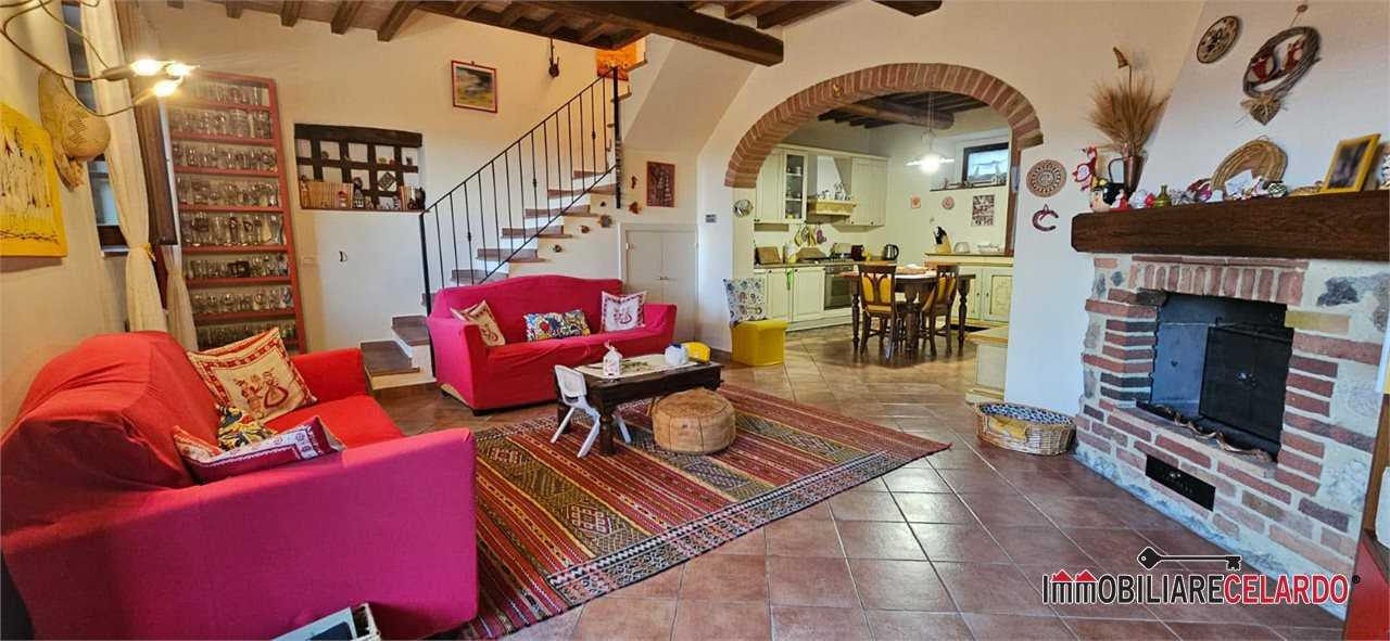 Appartamento strada di lucciana 46, Casole d'Elsa