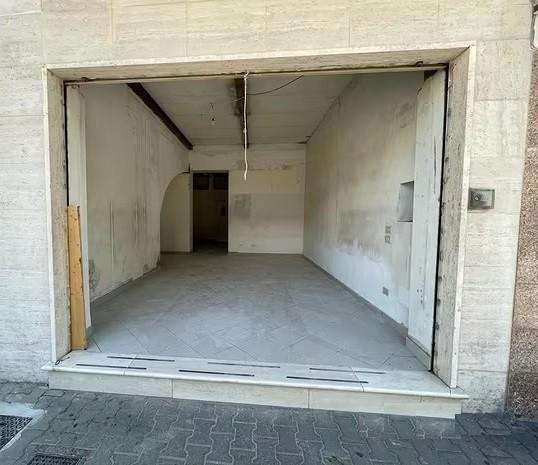 Negozio Via Amilcare Cipriani,, Viareggio
