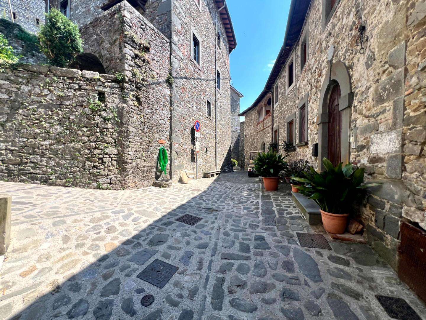 Palazzo - Stabile Gioviano LU,, Borgo a Mozzano
