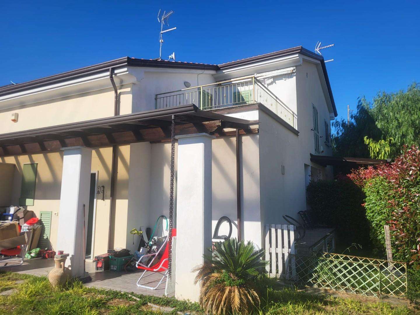 Casa Bi - Trifamiliare Luni, Luni