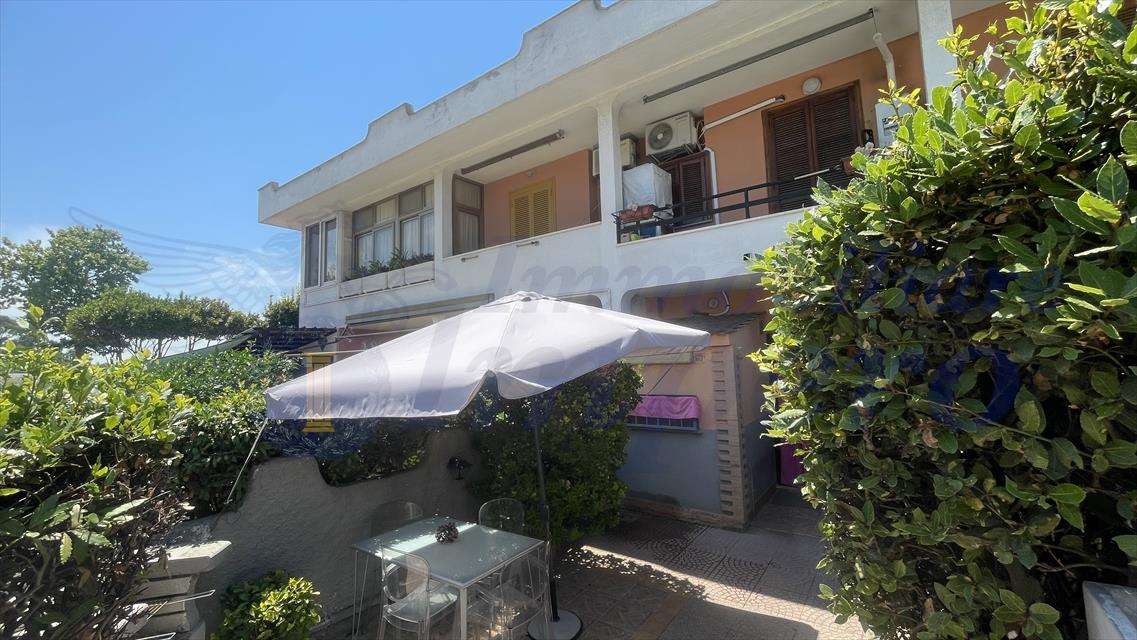 Villetta a schiera Viale Danimarca 145, Pomezia