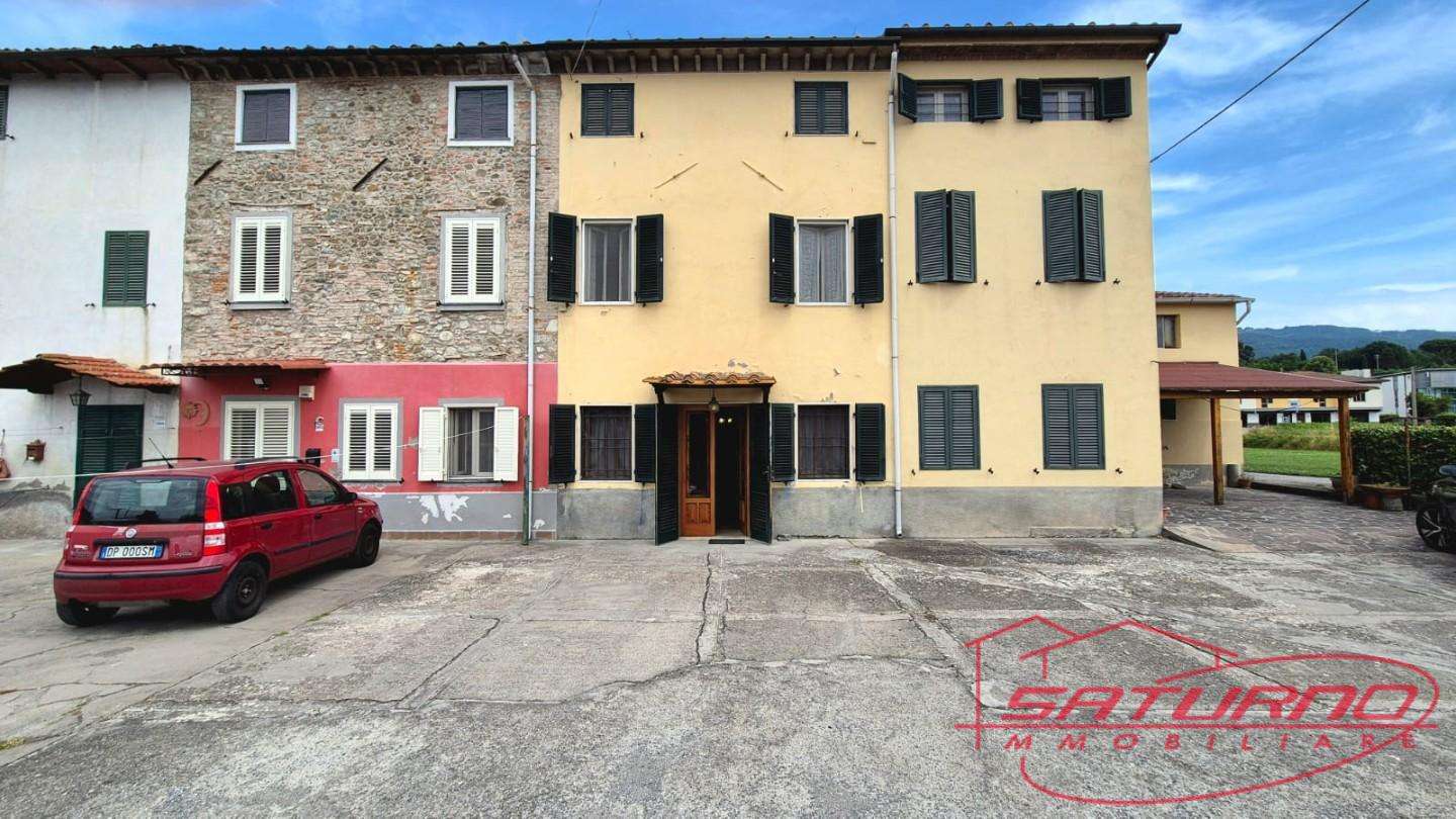 Palazzo - Stabile Via Sant ' Antonio,  39, Capannori