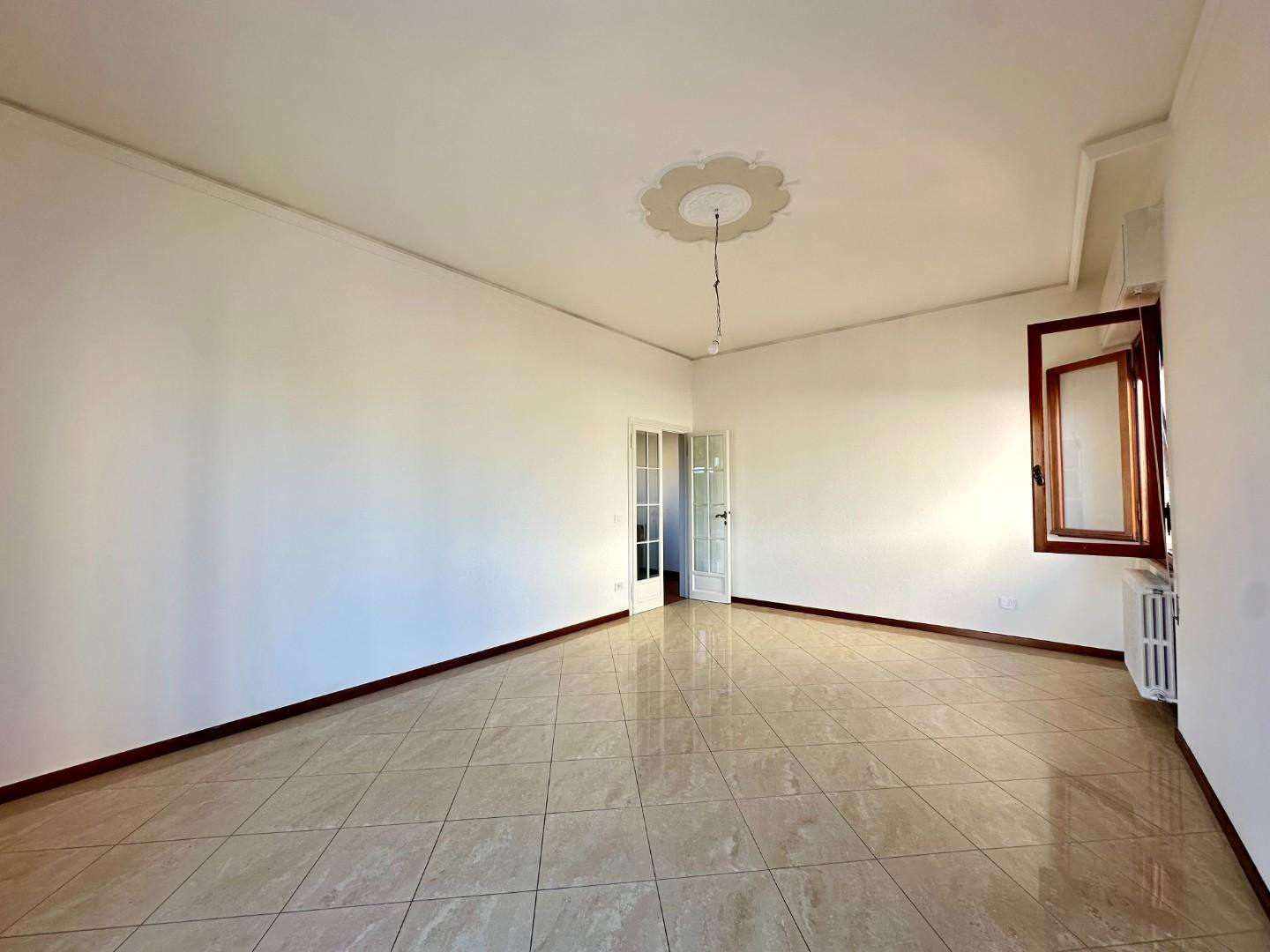Casa Bi - Trifamiliare Via Borgo Giannotti,  55100, Lucca