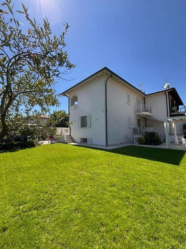 Casa Bi - Trifamiliare Cinquale MS,, Montignoso