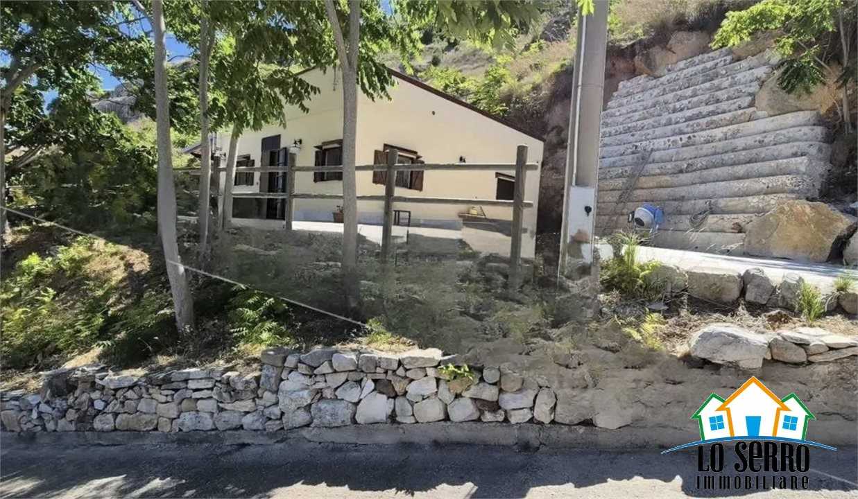 Villa Via Monsignore Tommaso Papa, Alcamo