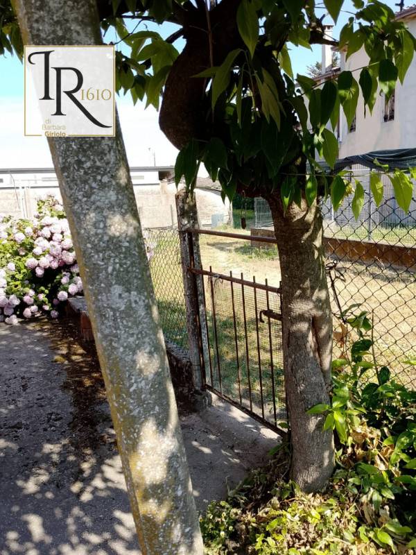 Casa Bi - Trifamiliare Menà Vallestrema, Castagnaro