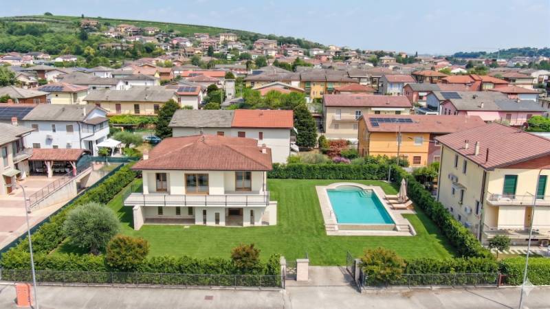 Casa indipendente, Colognola ai Colli