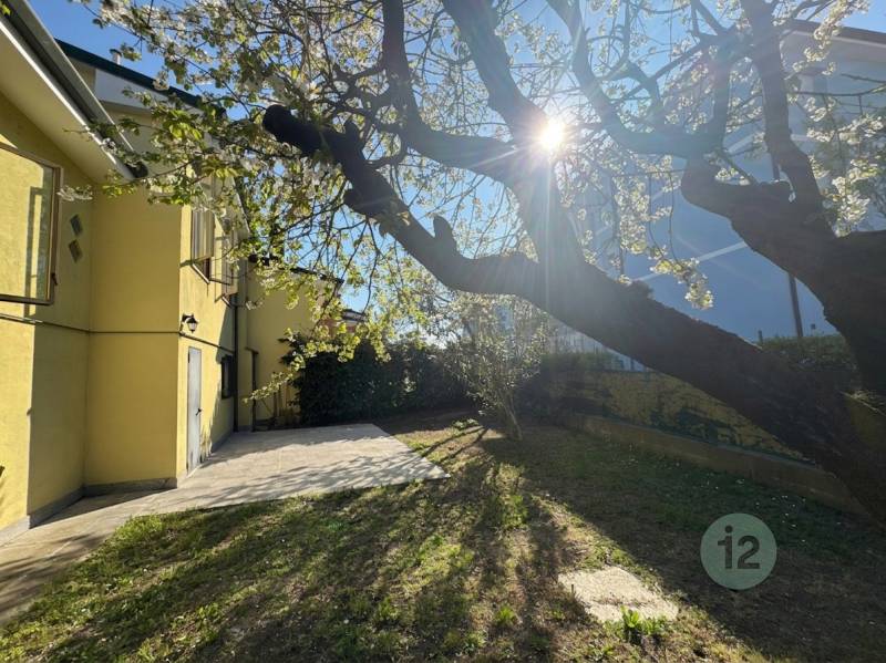 Casa Bi - Trifamiliare, Poggio Rusco