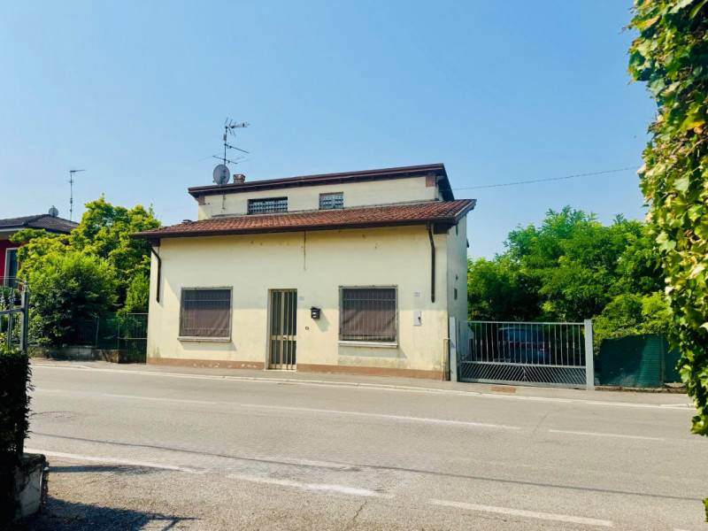 Casa indipendente Viadana, Calvisano
