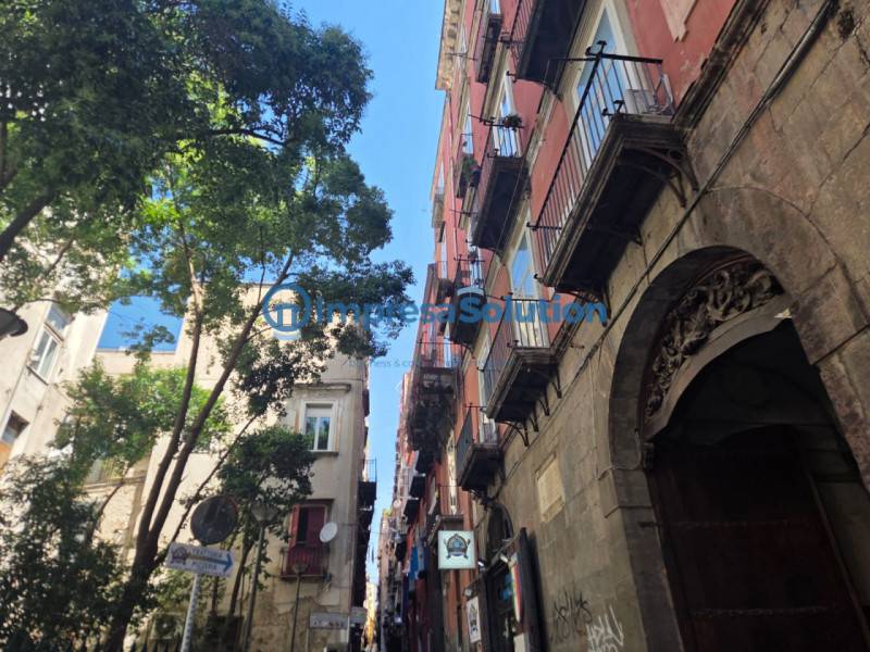 Attività  commerciale San Lorenzo, Napoli