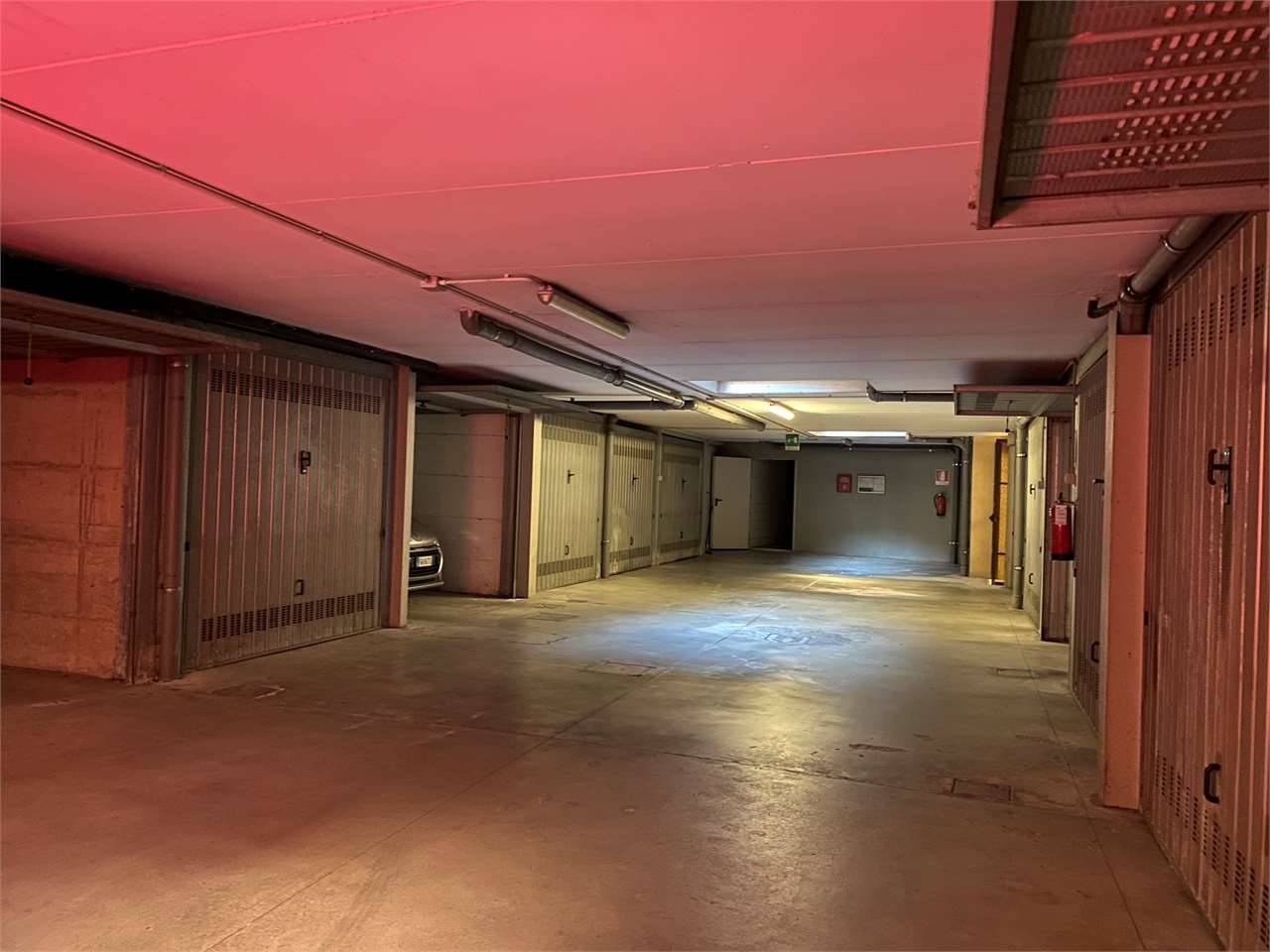 Box - Garage - Posto Auto, Oggiono