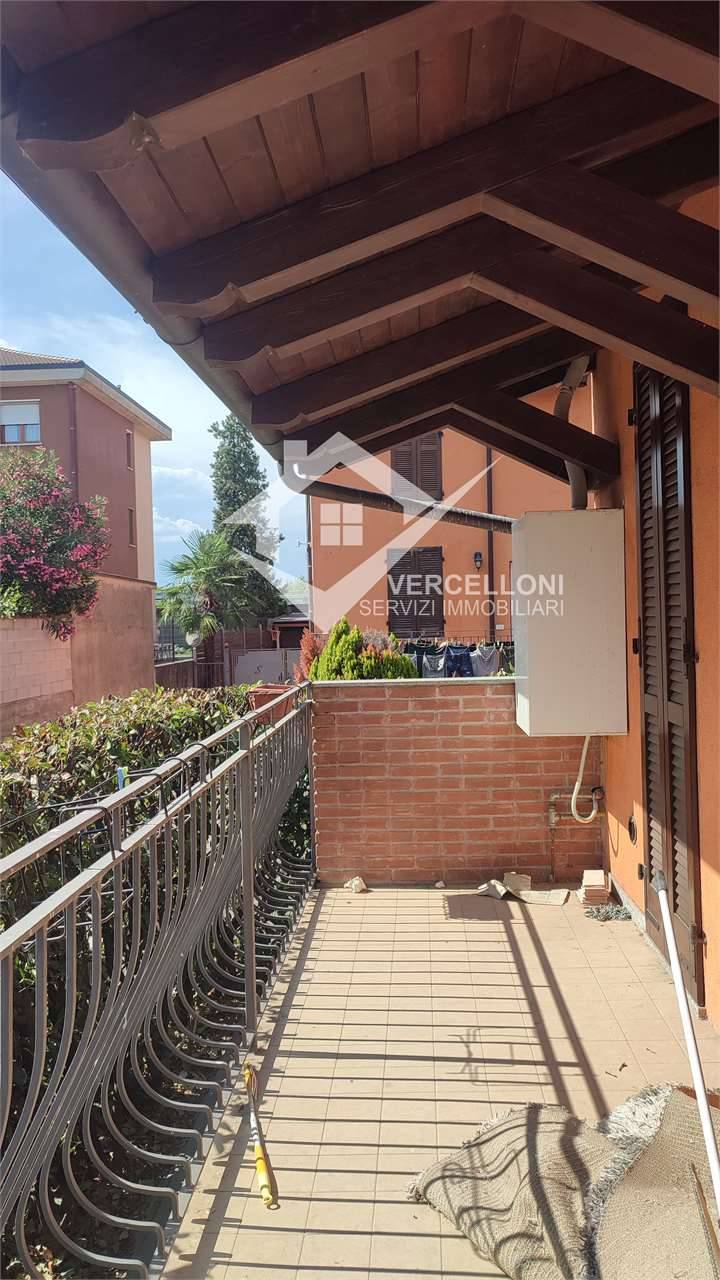 Villa, Romentino