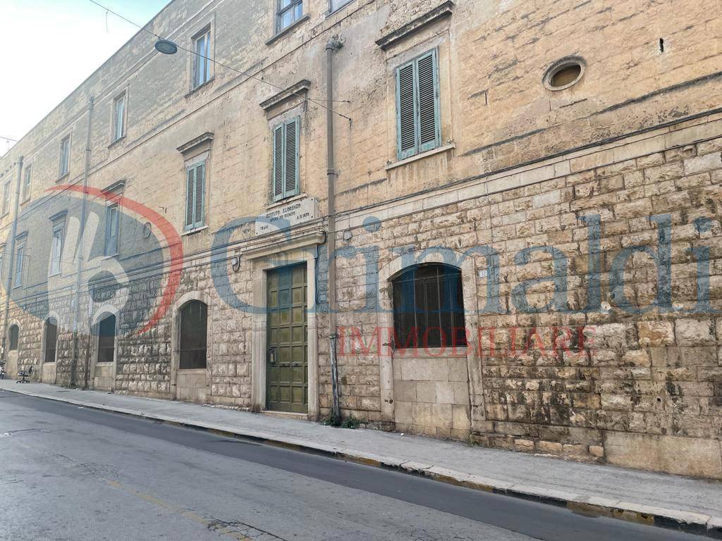 Palazzo - Stabile, Trani
