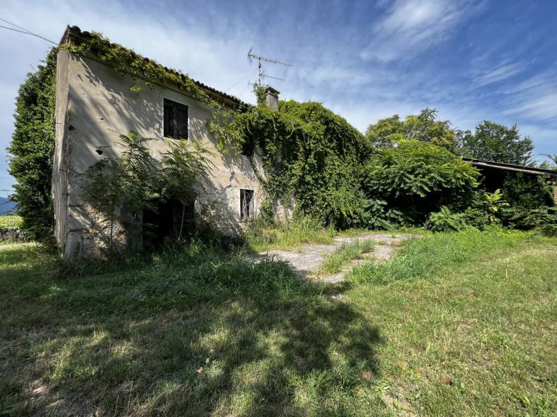 Rustico Quargente, Villaga