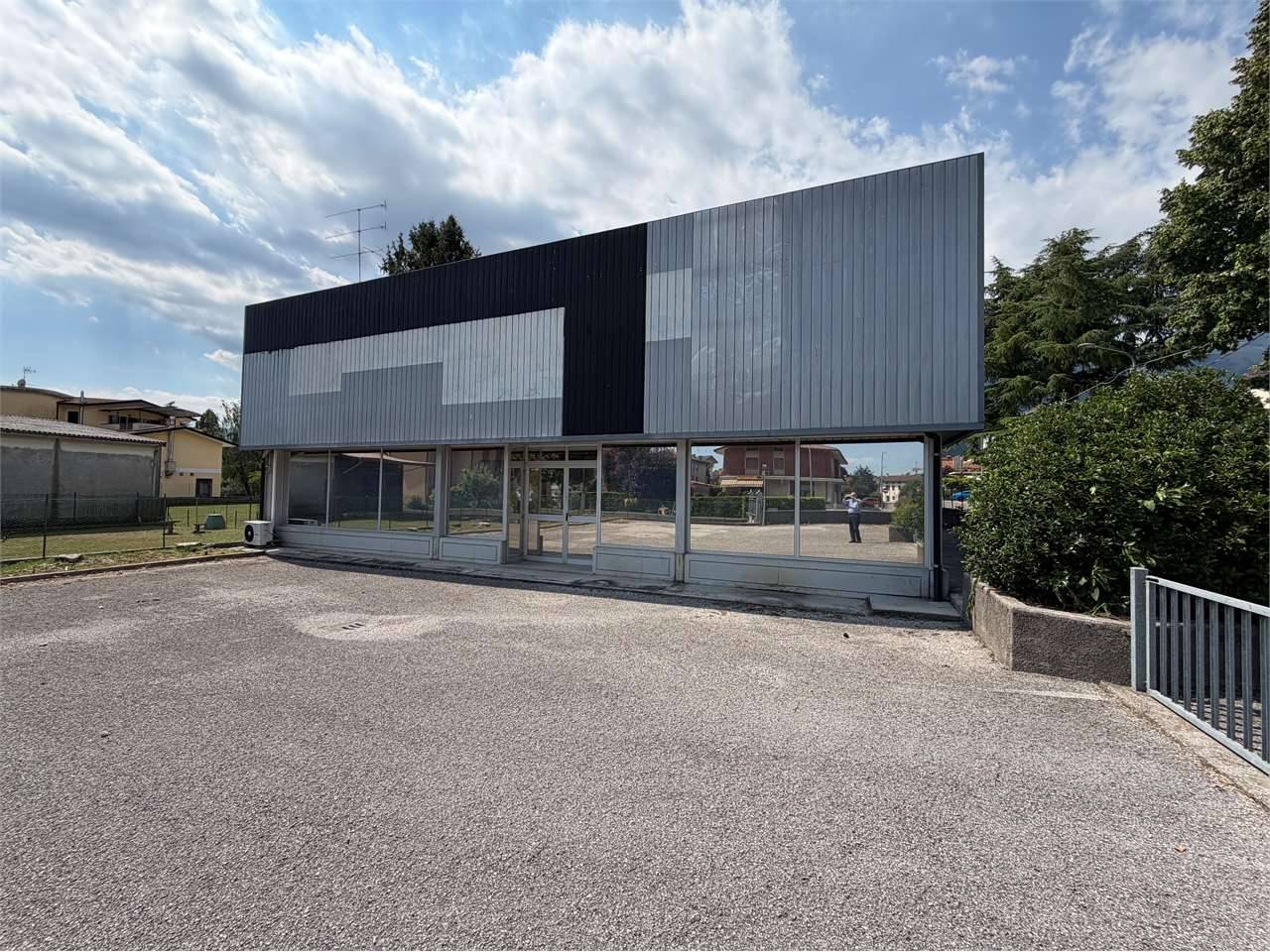 Negozio, Aviano