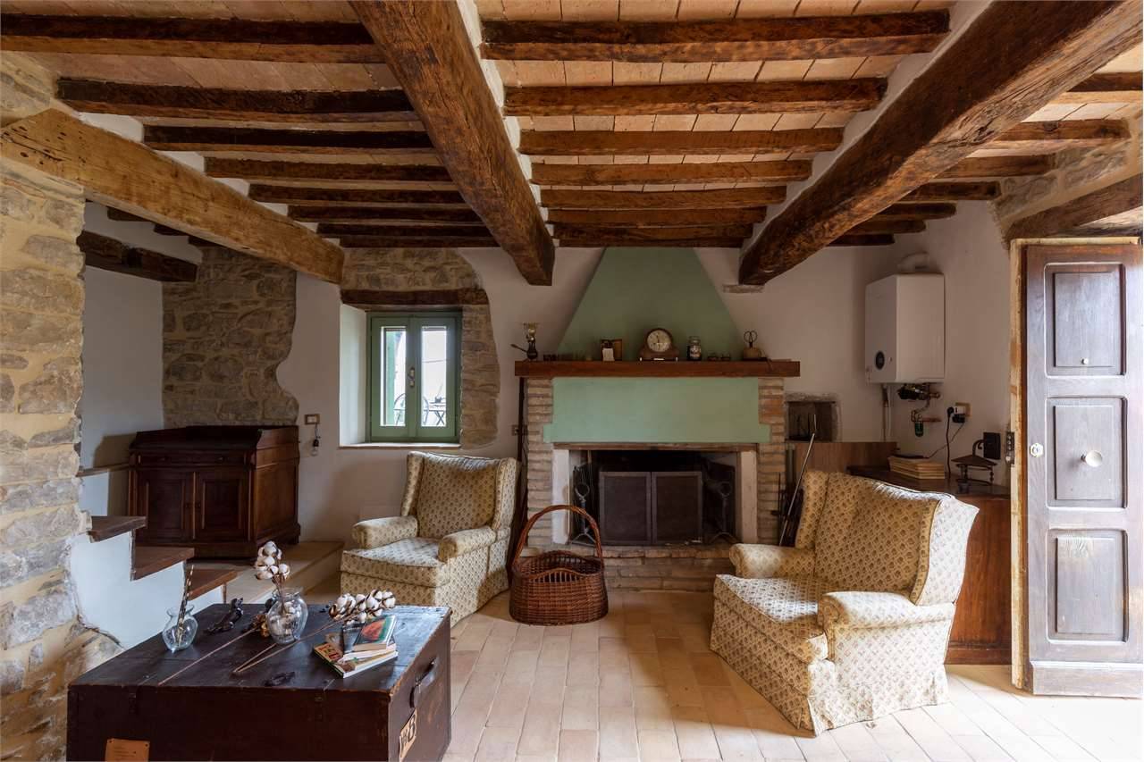 Rustico Acqualoreto, Baschi