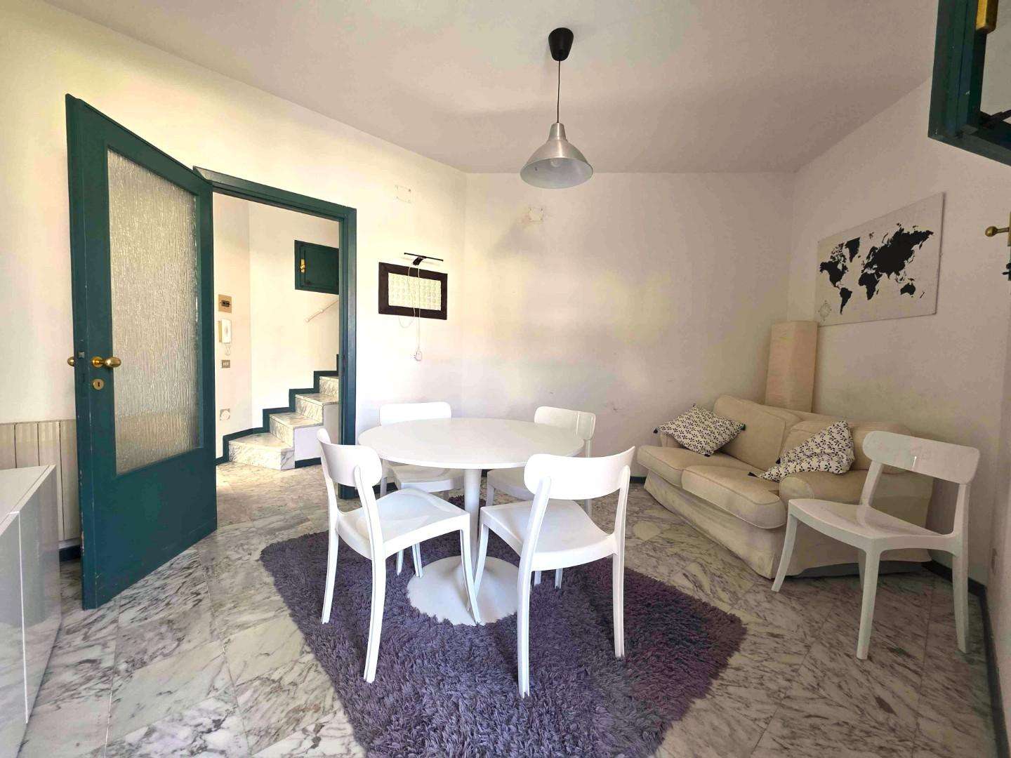 Appartamento Viale A. Vespucci,, Massa