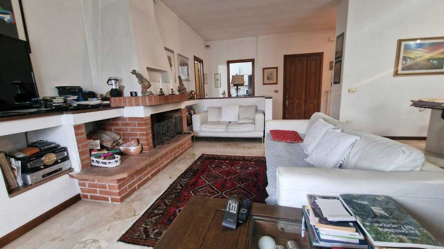 Casa indipendente Via Interna Sarzanello, Sarzana