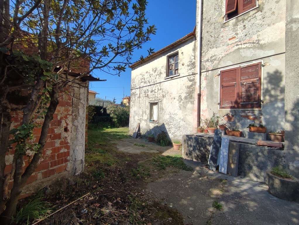 Casa Bi - Trifamiliare Ortonovo SP,  19034, Luni