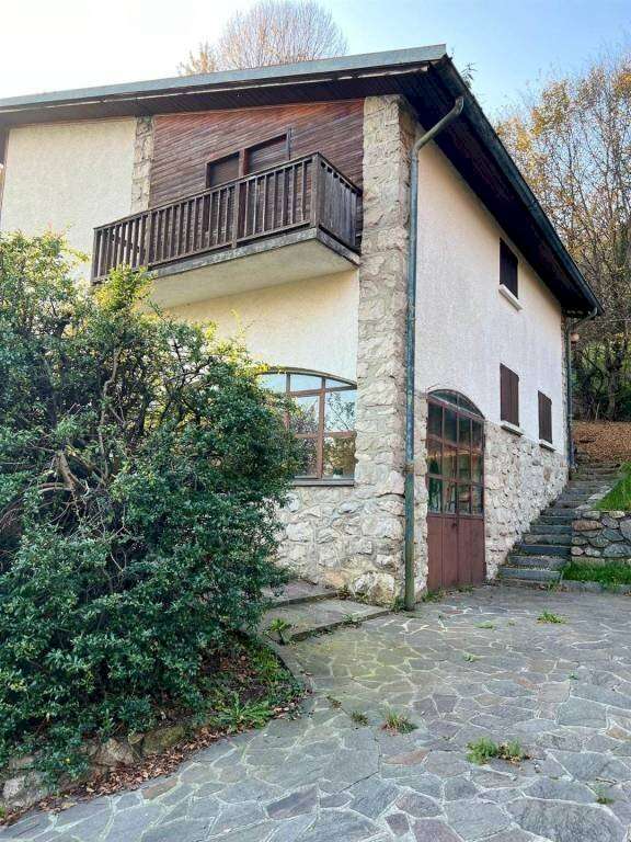 Villa via MASSIMO D'AZEGLIO, Ballabio
