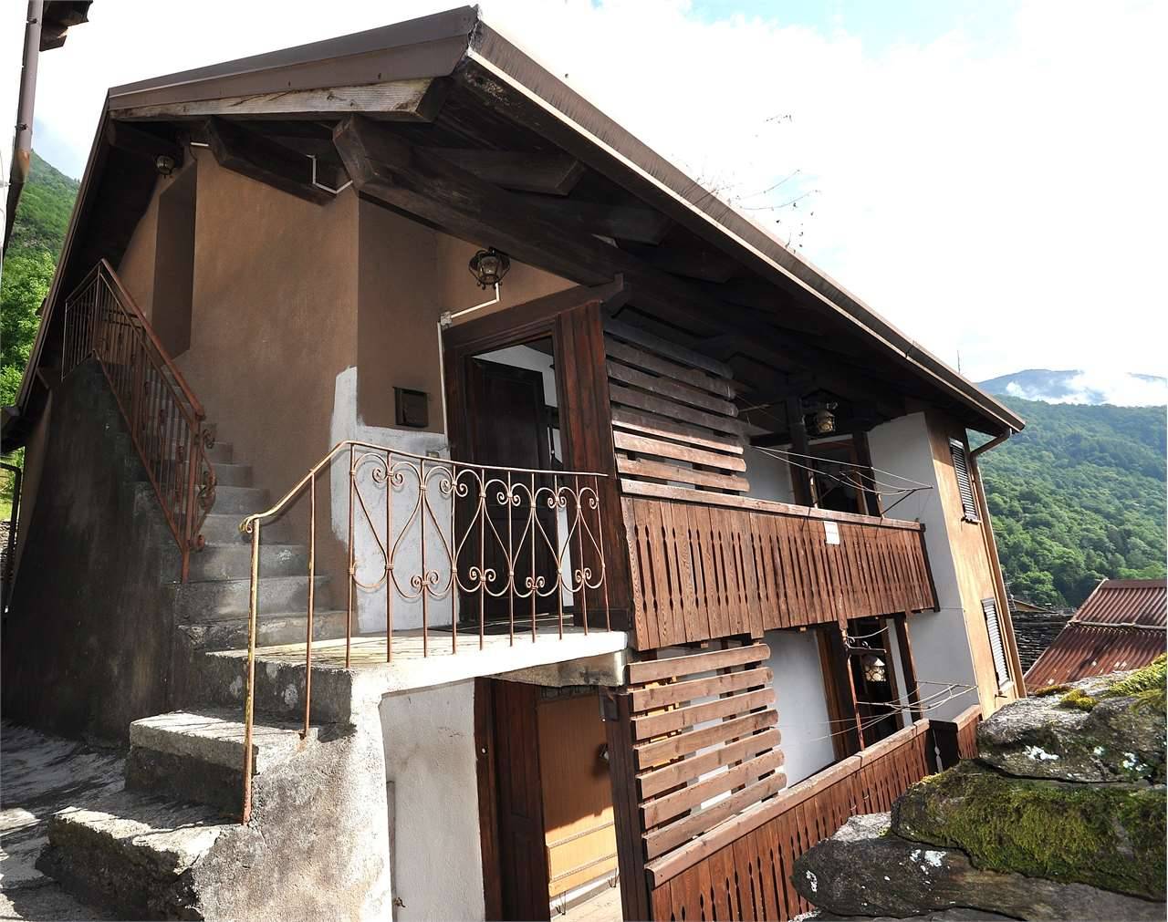 Casa indipendente, Calasca-Castiglione