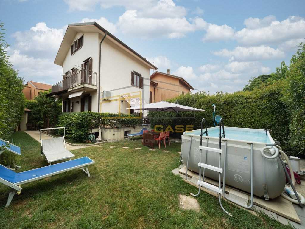 Villetta a schiera Via IV Novembre, Carnate