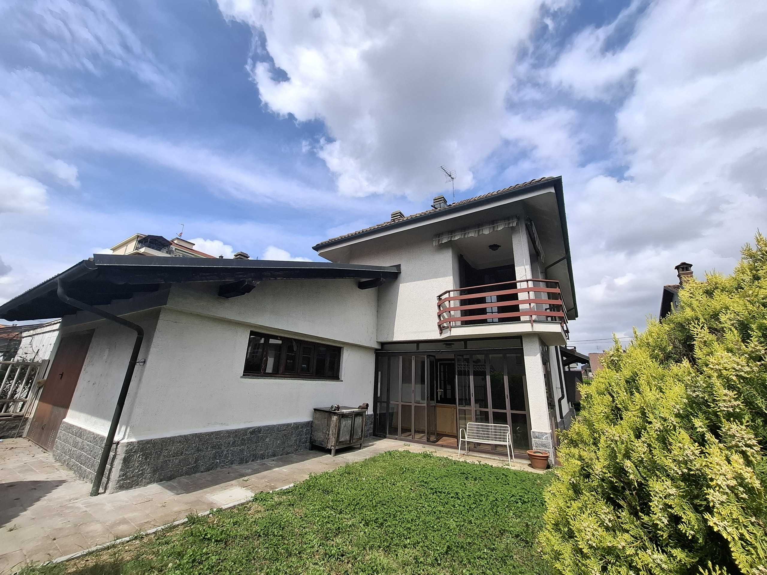 Casa indipendente Via Pasubio, Volpiano