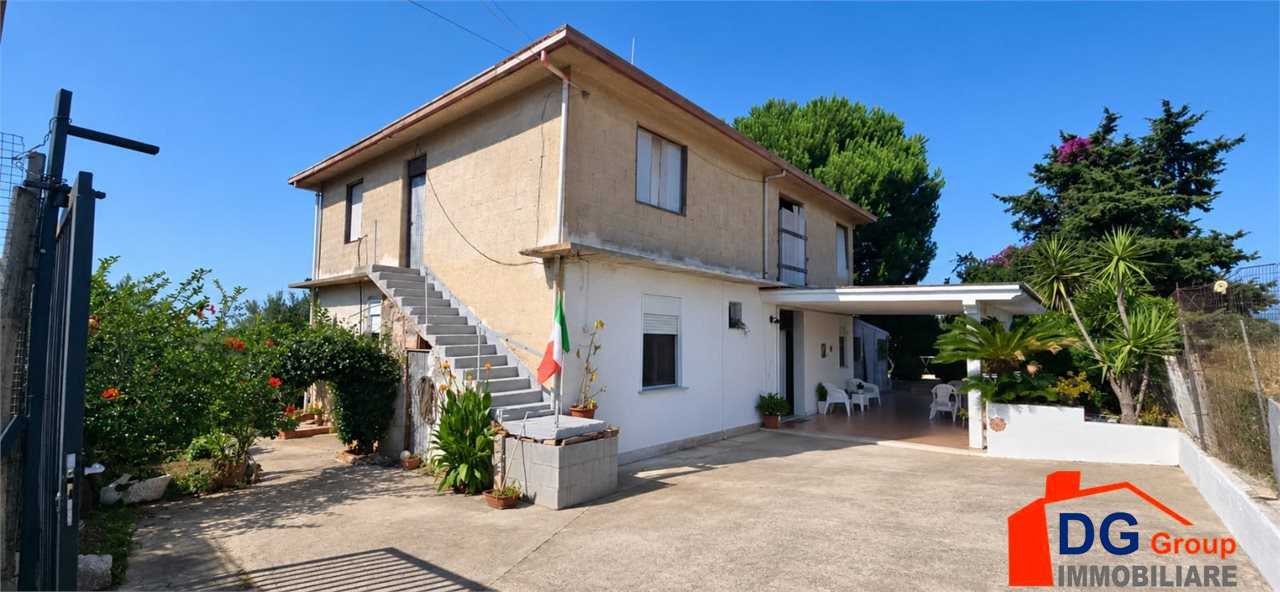 Villa Bosco falconeria, Alcamo