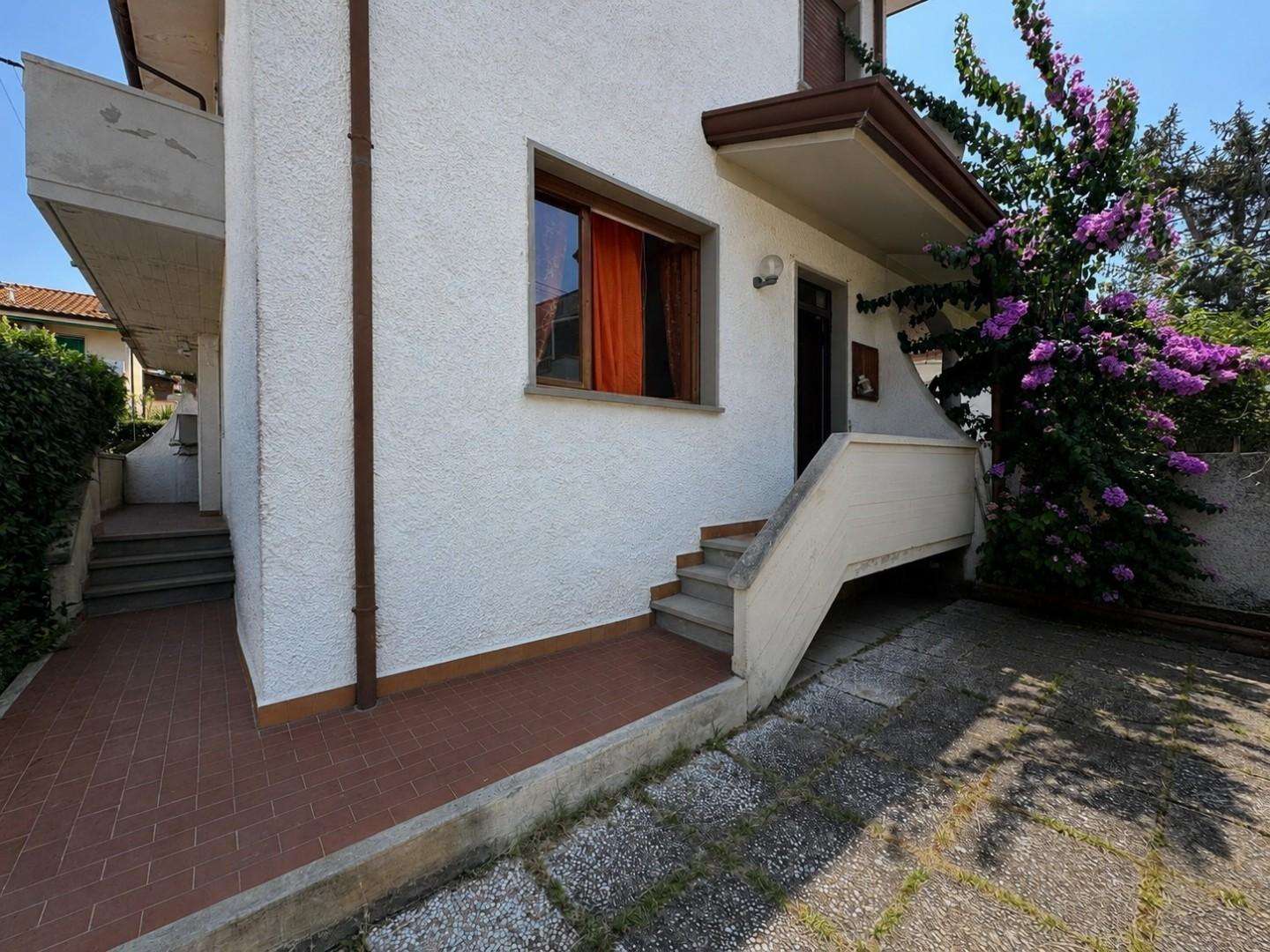 Villetta a schiera Via Cristoforo Colombo,, Viareggio