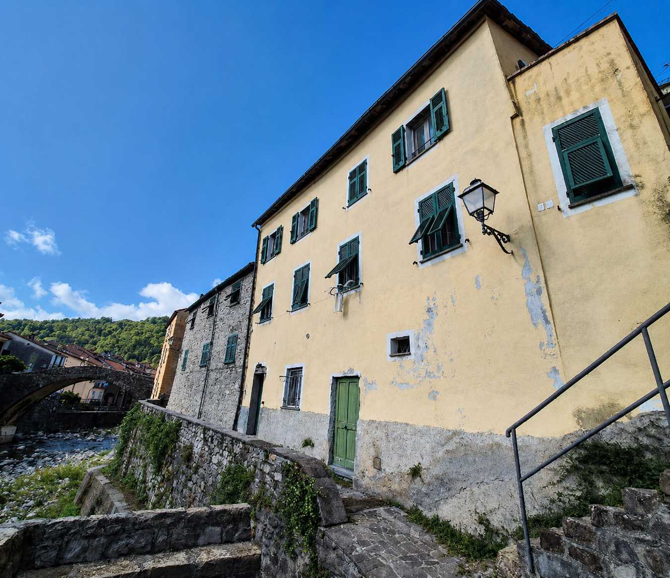 Appartamento Via Gresino, Varese Ligure