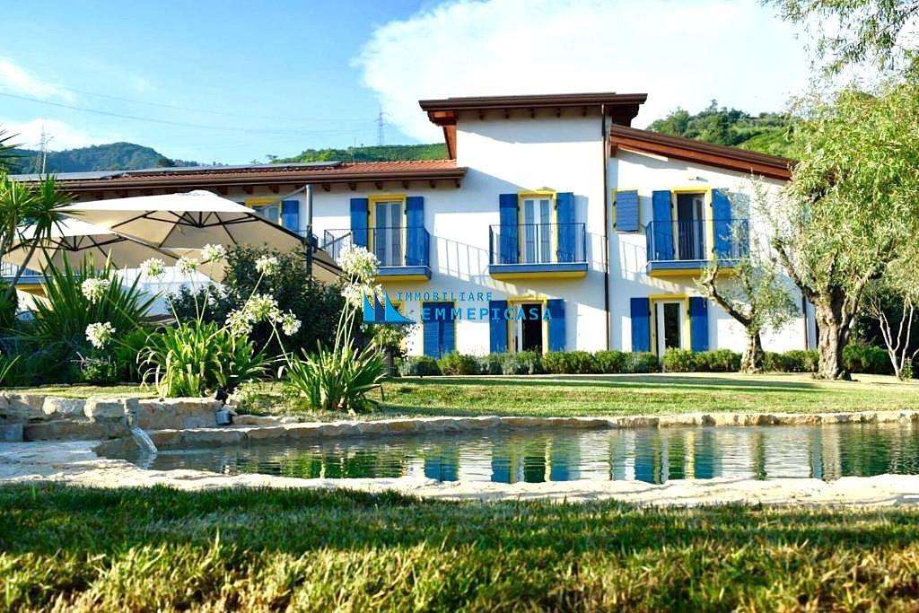 Hotel Via S. Lorenzo,, Massa
