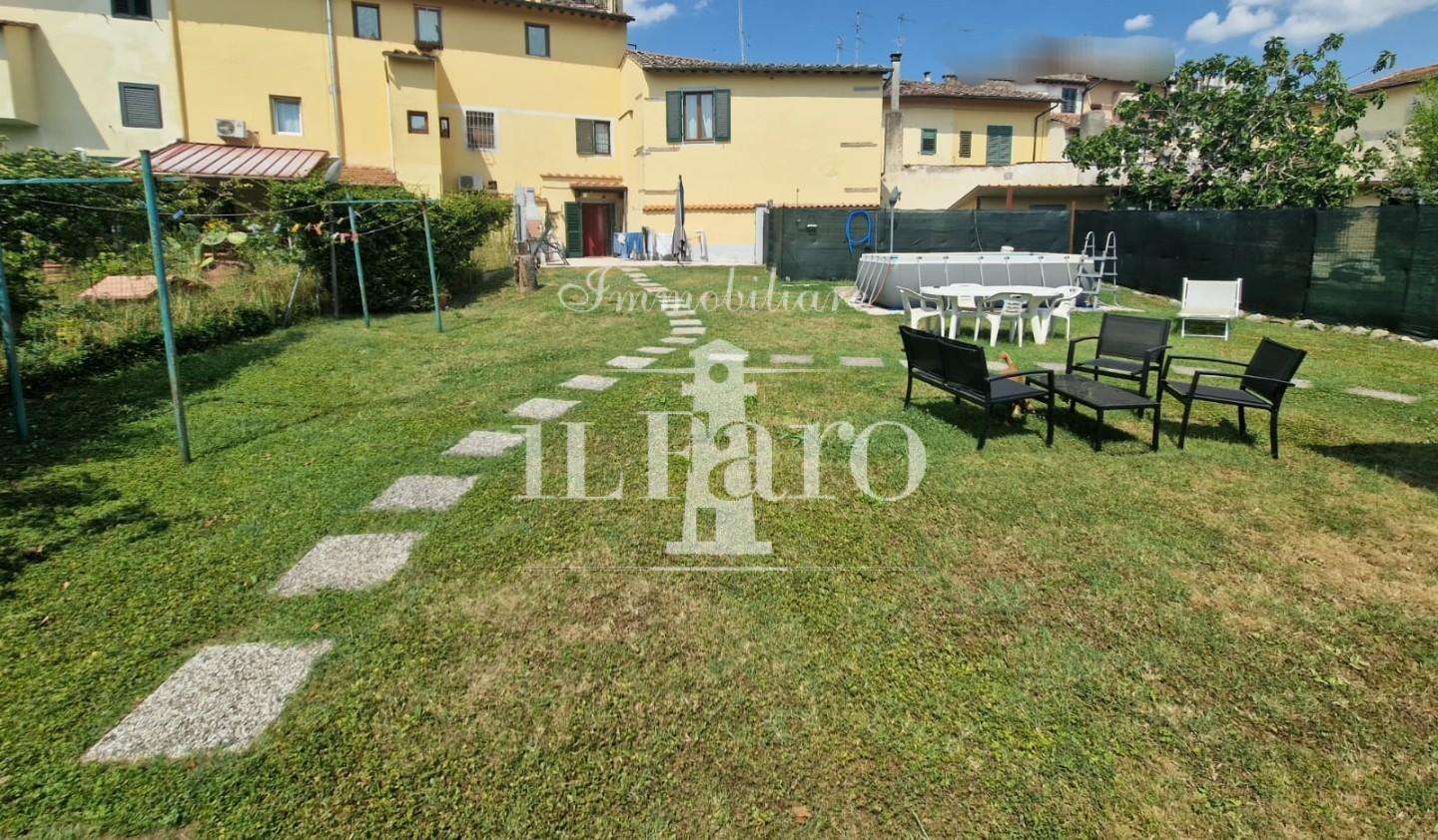 Palazzo - Stabile Via Fratelli Bandiera,  50013, Campi Bisenzio