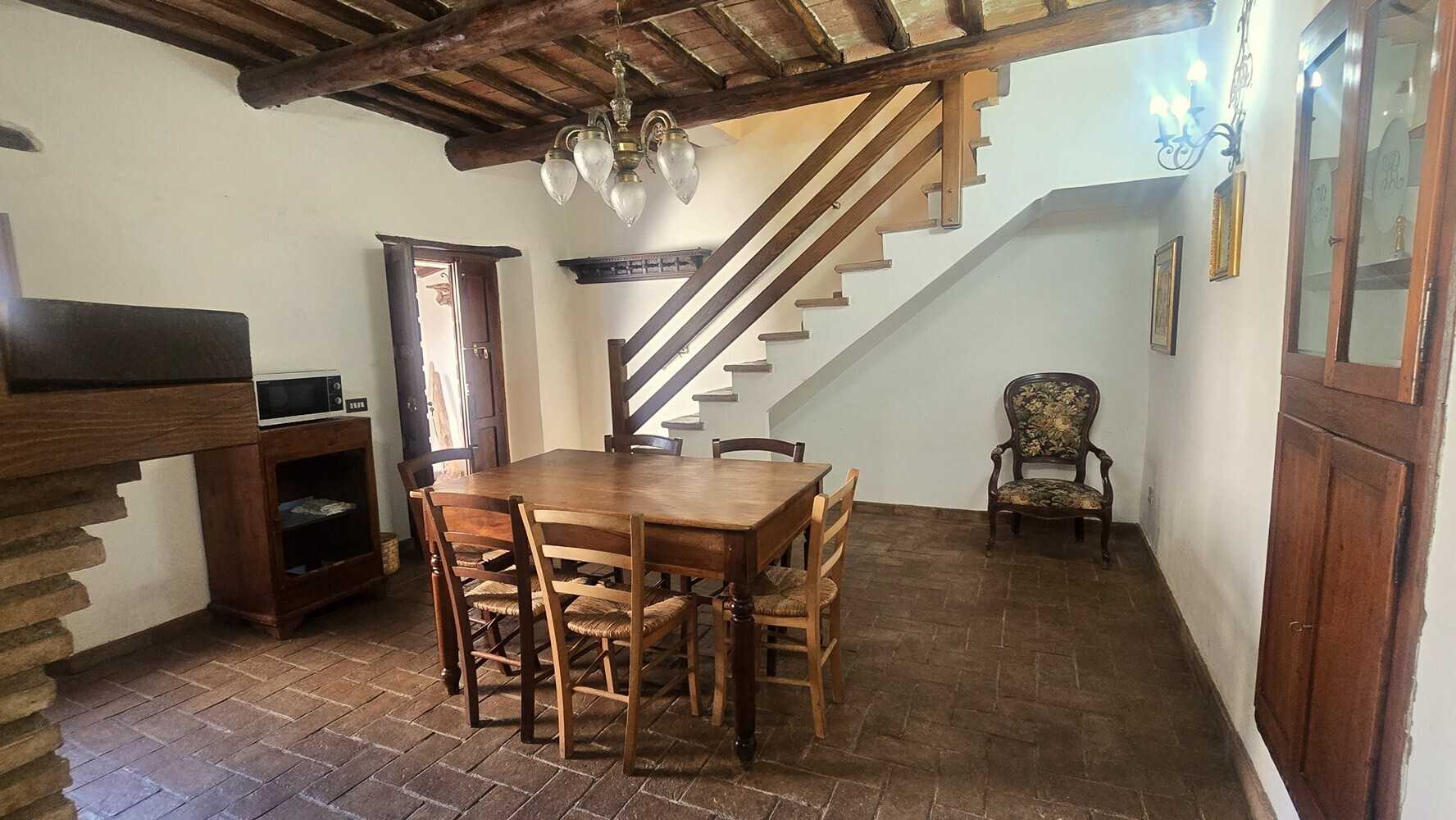 Porzione di casa Via delle Case, Guardea