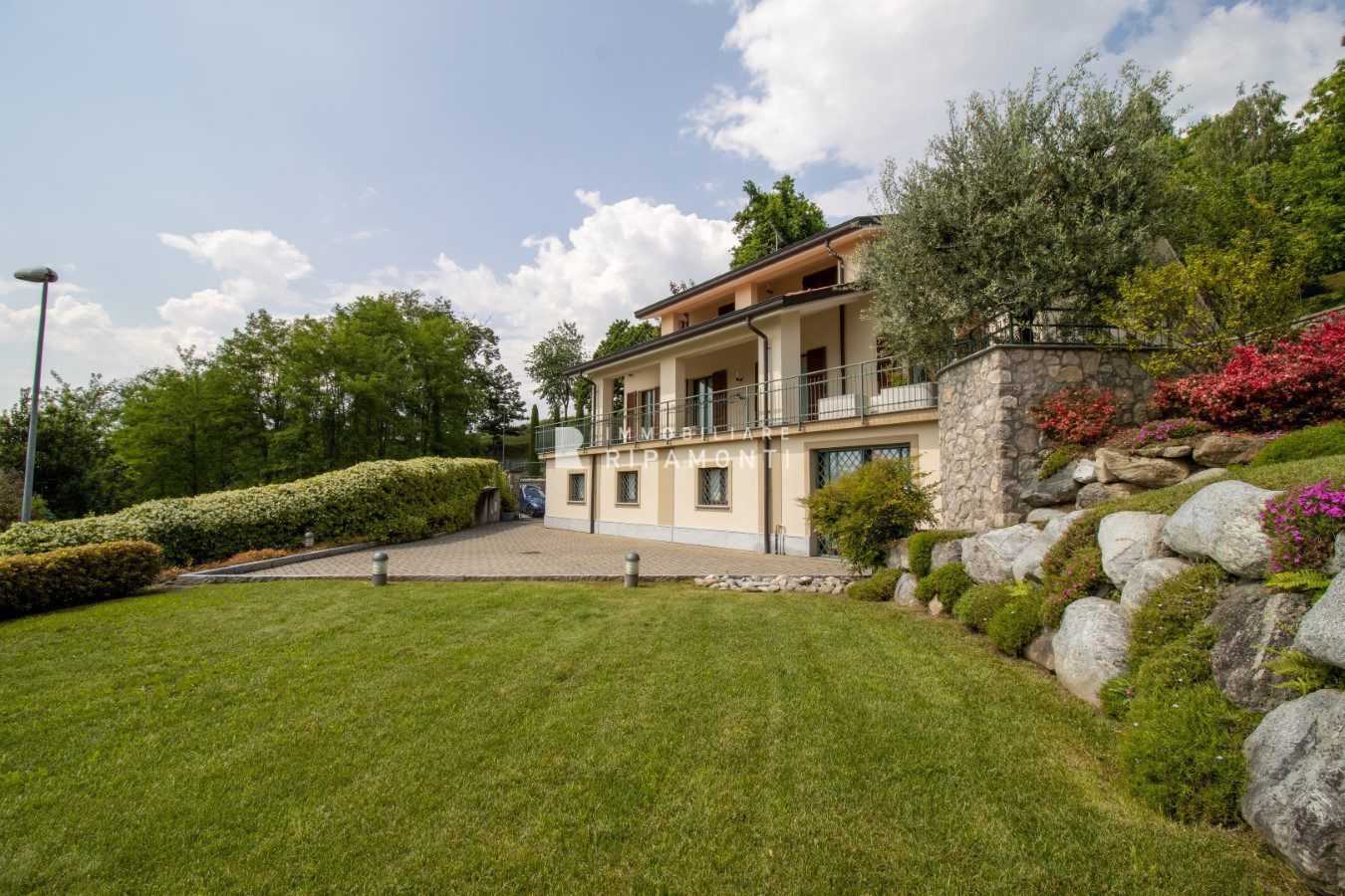 Villa Via Milano, Ello