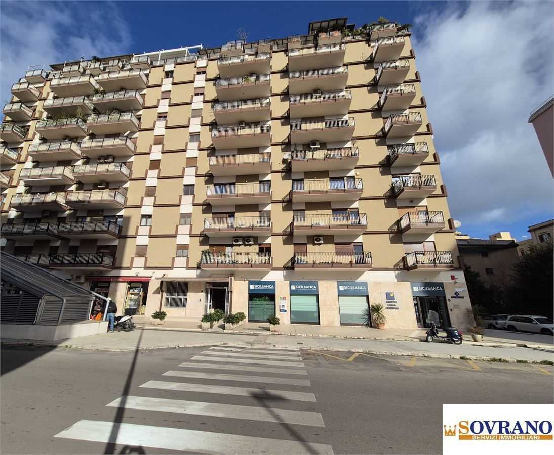 Appartamento Viale Lazio, Palermo