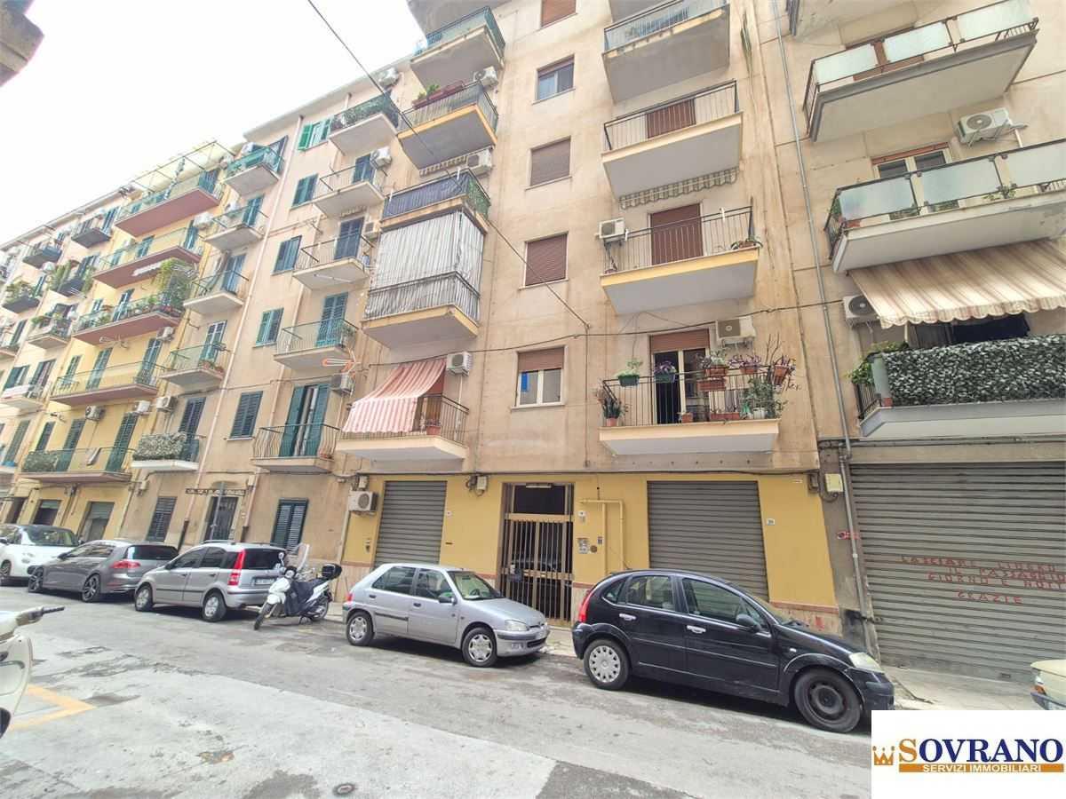 Appartamento Via Matteo Silvaggio, Palermo
