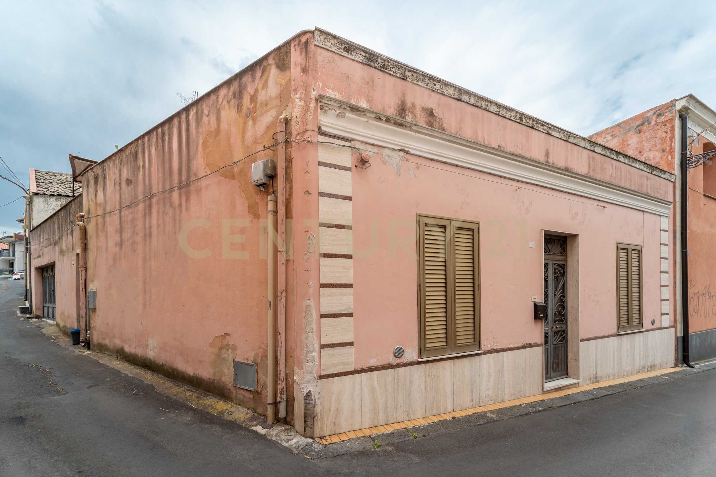 Casa indipendente Piazza Guglielmo Marconi, Camporotondo Etneo